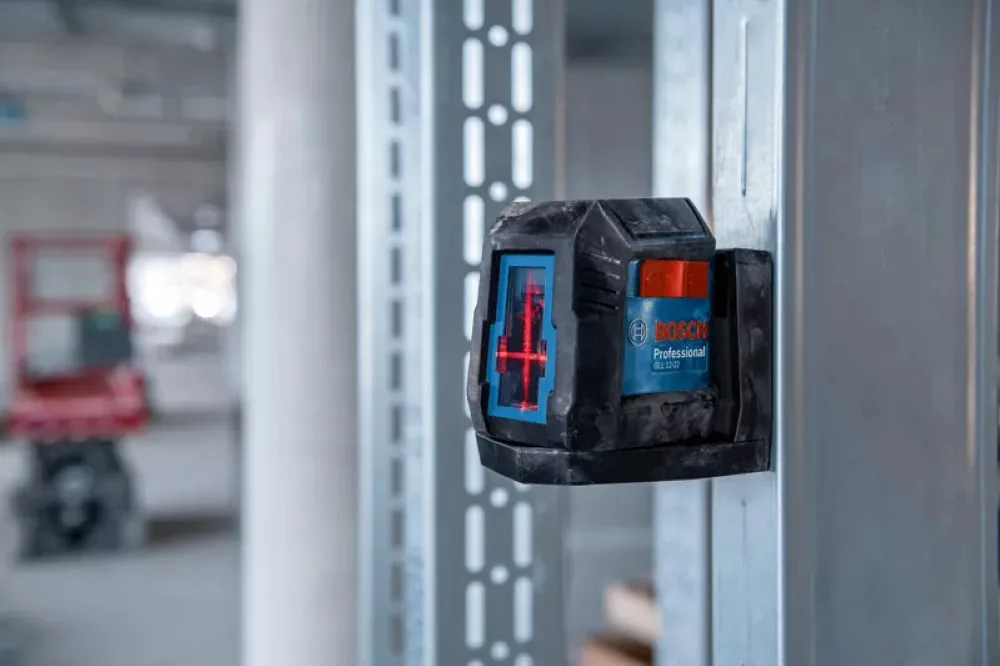 Нівелір лазерний Bosch Professional червоний промінь до 12м 0.3мм/м для будівництва і ремонту лазерний рівень