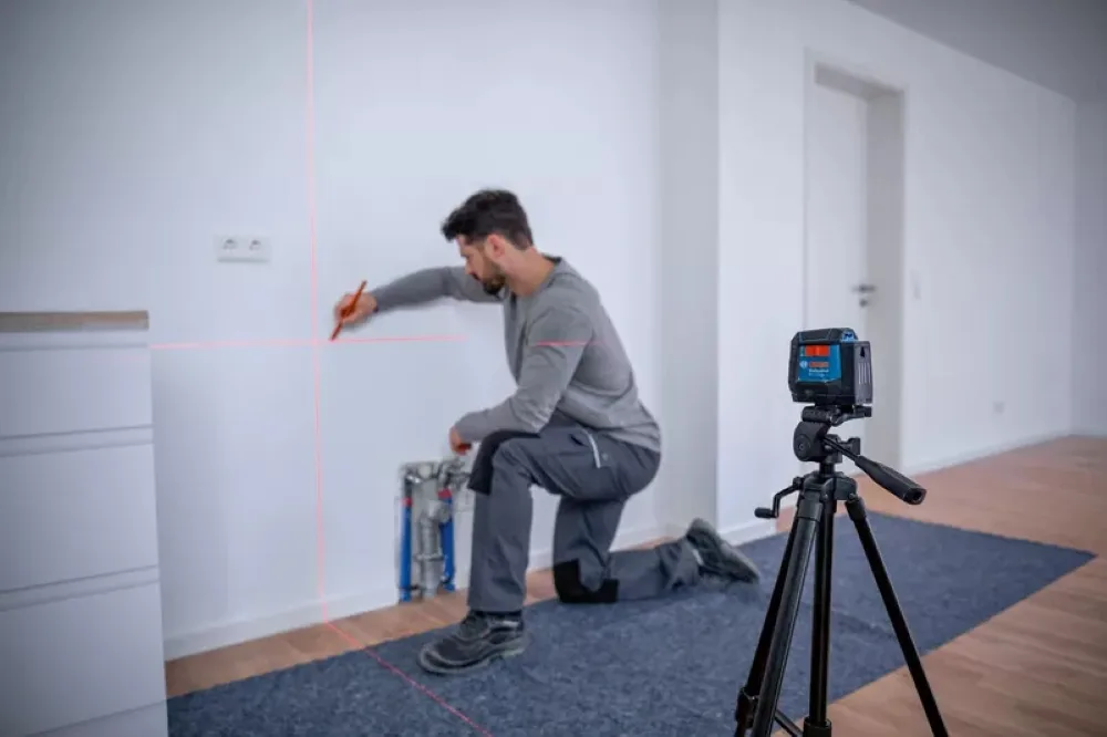 Нівелір лазерний Bosch Professional червоний промінь до 12м 0.3мм/м для будівництва і ремонту лазерний рівень