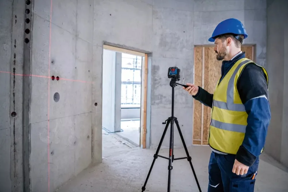 Нівелір лазерний Bosch Professional червоний промінь до 12м 0.3мм/м для будівництва і ремонту лазерний рівень