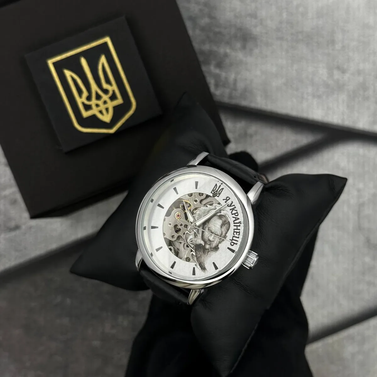 Наручні годинники Patriot металеві 42 мм сріблясті чорні шкіряний ремінець