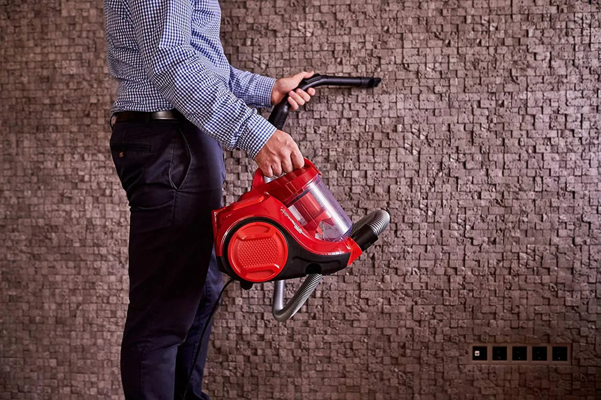 Пилосос Rowenta циклонного типу Swift Power, 750 Вт, контейнер об'ємом 1.2 л, з фільтром НЕРА, червоного кольору.