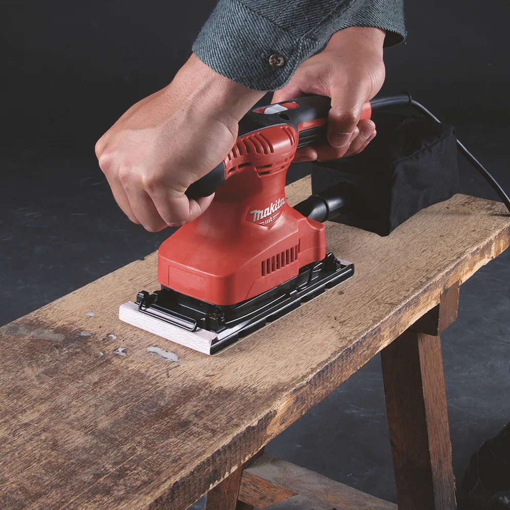 Вібраційна шліфувальна машина Makita M9203, 190 Вт, 92x185 мм, 12000 об/хв, 1.4 кг.