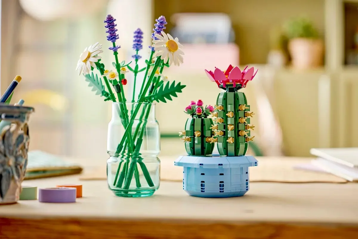 Конструктор LEGO Botanicals  Цвітіння кактуса