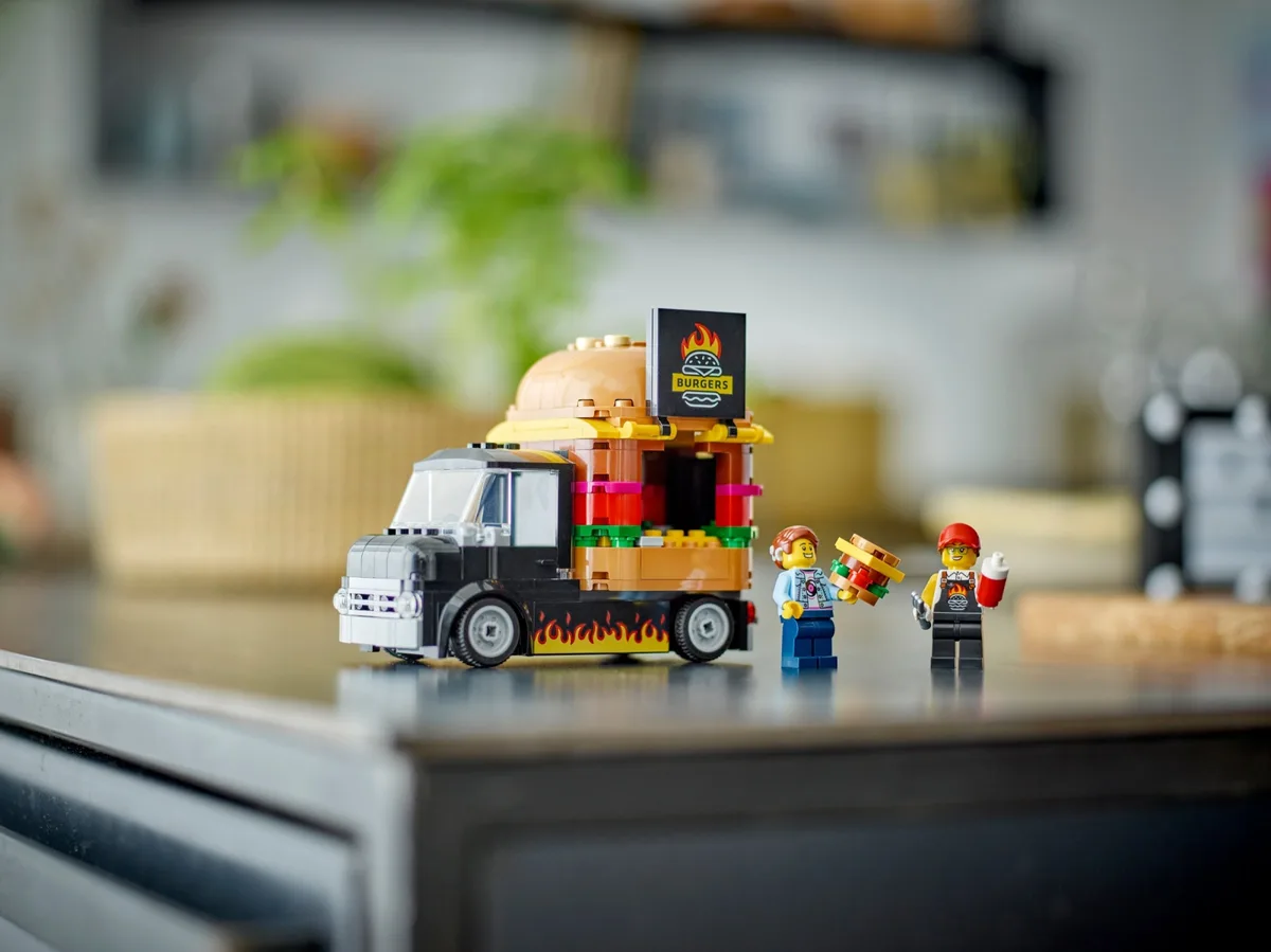 Конструктор LEGO City Вантажівка з гамбургерами
