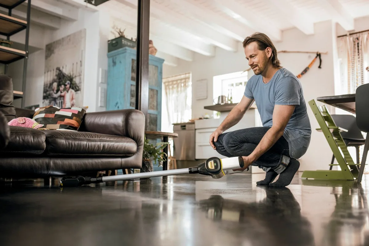 Безпровідний пилосос Karcher VC 6 CORDLESS OURFAMILY, об'єм контейнера - 0,8 л, автономна робота до 50 хв, вага - 2,5 кг, фільтр Н
