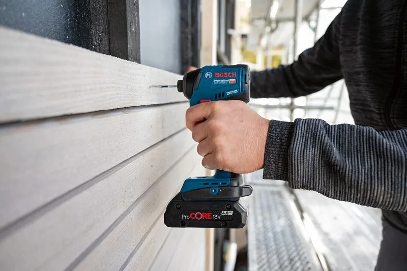Аккумуляторный ударный гайковерт Bosch Professional GDR 18V-220 C, 18В, 2х5А·час, 215Нм, 0-3400об/мин, 1кг, с Bluetooth