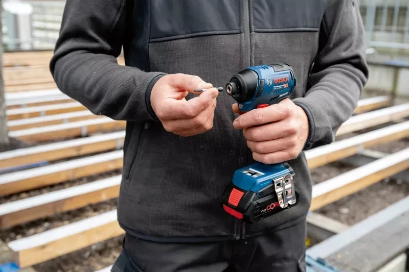Аккумуляторный ударный гайковерт Bosch Professional GDR 18V-220 C, 18В, 2х5А·час, 215Нм, 0-3400об/мин, 1кг, с Bluetooth