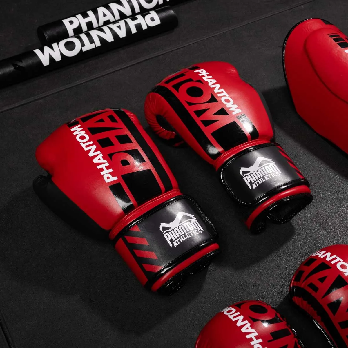 Боксерские перчатки Phantom PU 14 унций Красные