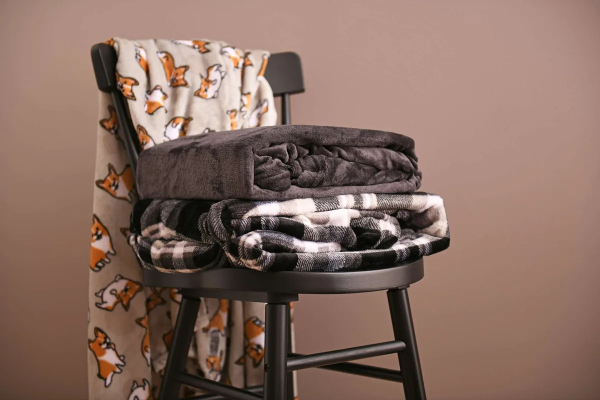 Плед ARDESTO Flannel 160х200см темно-сірий мікрофібровий плед для спальні вітальні дитячої декор