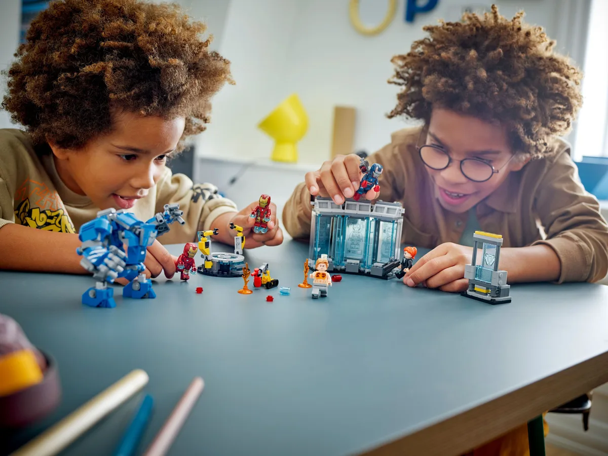 Конструктор LEGO Super Heroes 3 мініфігурки 3 броньові капсули різнокольоровий
