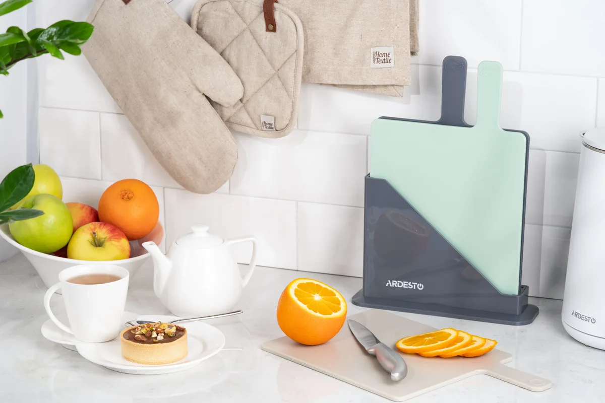Комплект кухонних дошок на підставці ARDESTO Fresh, 3 шт, 24.1х33х7.9 см, виготовлені з пластику.