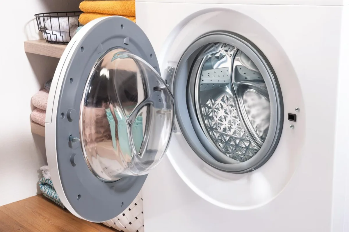 Фронтальна пральна машина Gorenje, 7 кг, 1200 об/хв, клас енергоефективності A+, 60 см, з дисплеєм, паровою функцією та інверторни
