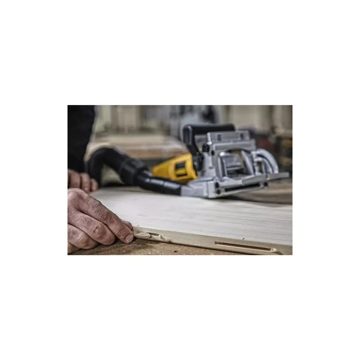 Фрезер ламельный DeWalt 600Вт 10000об/мин 100мм для столярки и мебели легкий фрезер 3кг