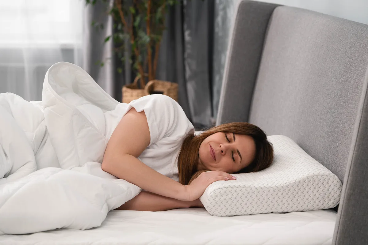 Ортопедична подушка ARDESTO Sleepwell, 60х40х11/9см, хвиля, меморі-піна, біла.