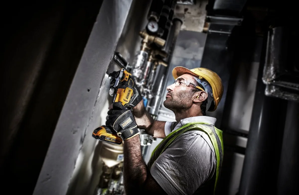 Акумуляторний універсальний інструмент DeWalt XR Li-ion 18В 20000 об/хв у кейсі 1.1 кг без акумулятора та зарядного пристрою.