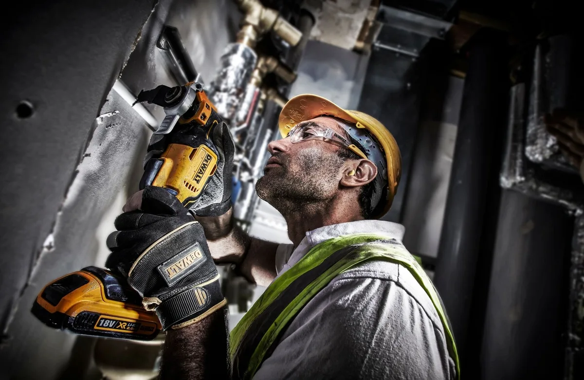 Акумуляторний універсальний інструмент DeWalt XR Li-ion 18В 20000 об/хв у кейсі 1.1 кг без акумулятора та зарядного пристрою.