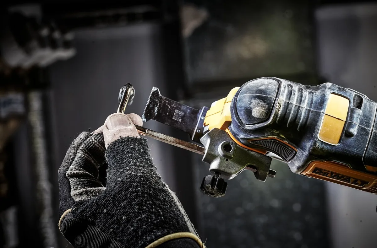 Акумуляторний універсальний інструмент DeWalt XR Li-ion 18В 20000 об/хв у кейсі 1.1 кг без акумулятора та зарядного пристрою.