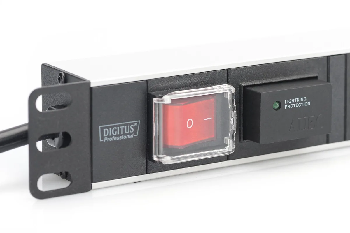 Устройство распределения электроэнергии DIGITUS 1U, 7xSchuko, 16A, 250V, выключатель, SPD, вилка Schuko.