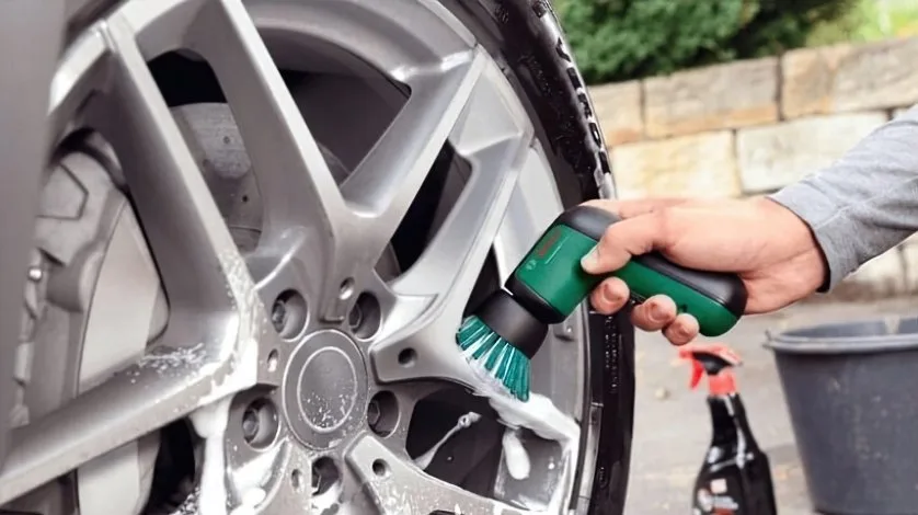 Універсальна щітка Bosch UniversalBrush 3.6В з акумулятором 1.5А·год.