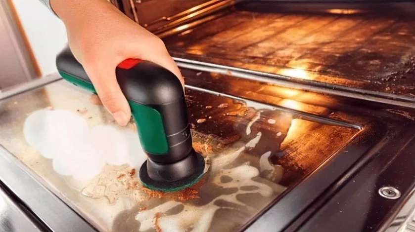 Універсальна щітка Bosch UniversalBrush 3.6В з акумулятором 1.5А·год.
