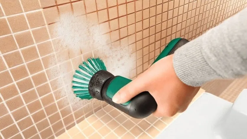Універсальна щітка Bosch UniversalBrush 3.6В з акумулятором 1.5А·год.