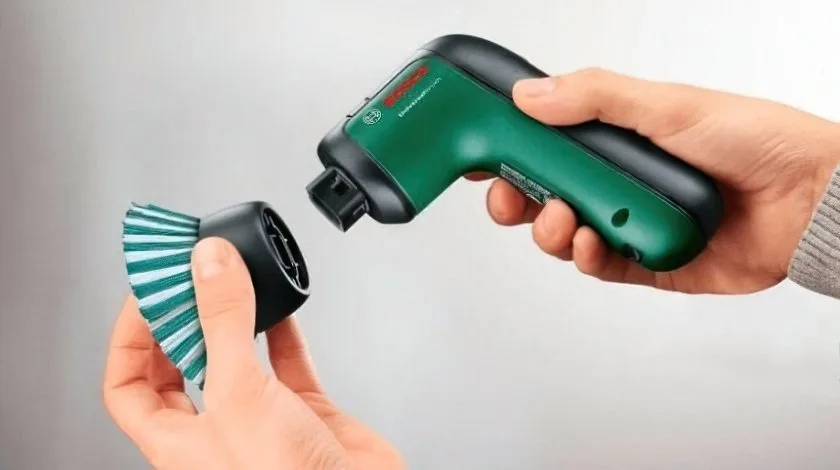 Універсальна щітка Bosch UniversalBrush 3.6В з акумулятором 1.5А·год.