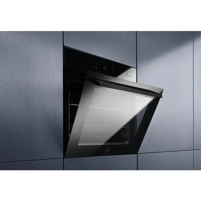 Электрический духовой шкаф Electrolux, 70 л, класс энергопотребления А++, пара, конвекция, дисплей, режим пароварки, черный