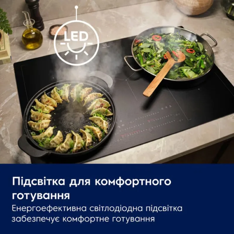 Вбудована витяжка Electrolux, 54 см, продуктивність 700 м3/год, технологія Hob2Hood, чорний колір.