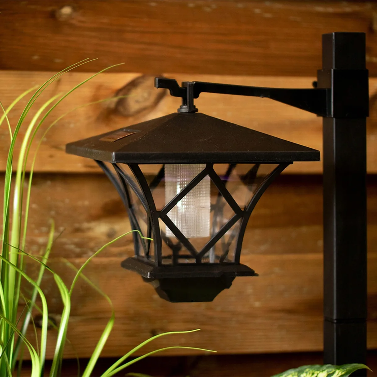 Садовий ліхтар LumiLED пластиковий 150 см чорний сонячний ретро з датчиком сутінків