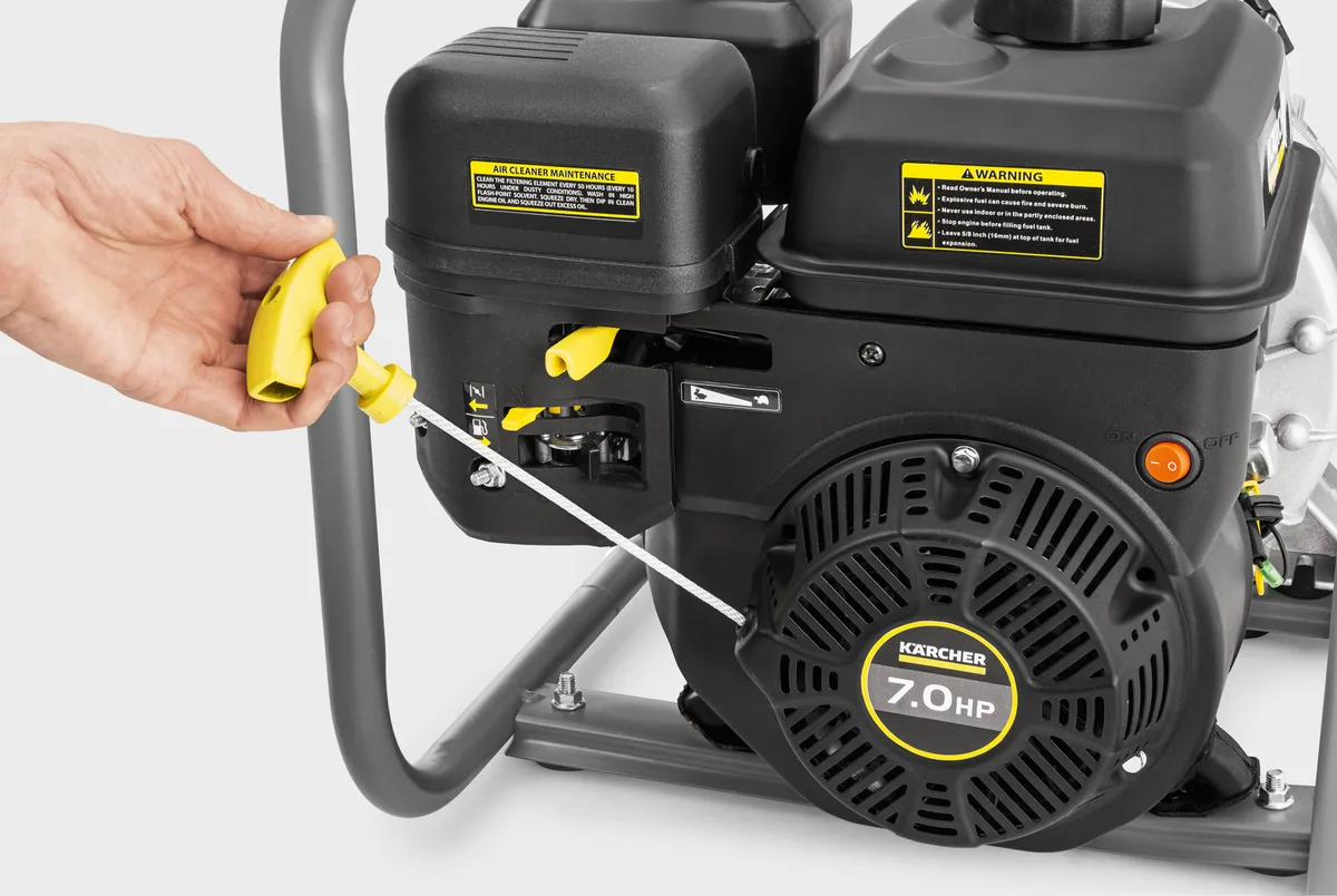 Бензинова мотопомпа Karcher WWP 45 для відкачування забрудненої води, продуктивність 45 м3/год (750 л/хв), потужність 6.9 к.с, об'
