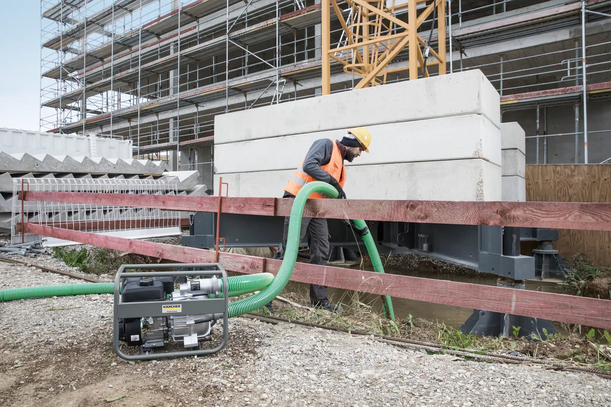 Бензинова мотопомпа Karcher WWP 45 для відкачування забрудненої води, продуктивність 45 м3/год (750 л/хв), потужність 6.9 к.с, об'