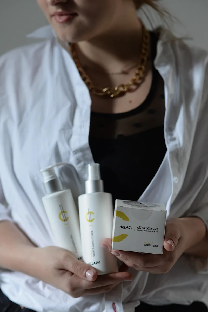 Интенсивный уход с витамином C Hillary Vitamin C Intencive Care крем-флюид для лица увлажнение и защита от старения.