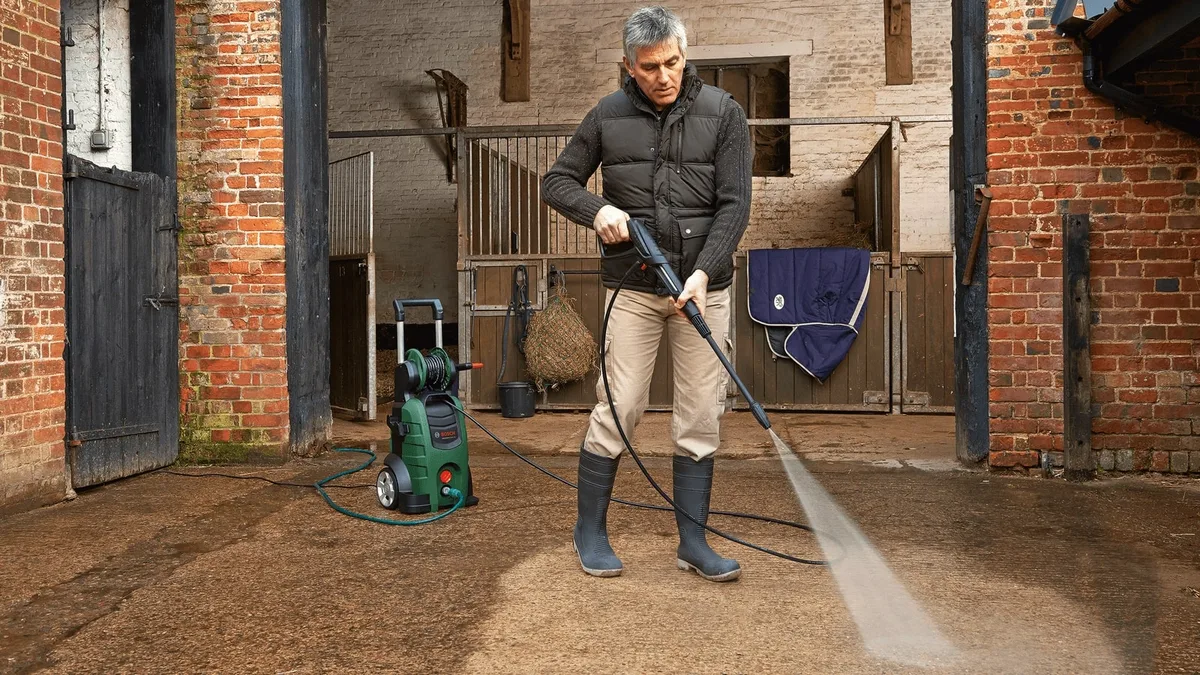Високопродуктивна мийка під високим тиском Bosch Advanced Aquatak 160, 2600 Вт, 160 бар, 570 л/год, з 8-метровим шлангом, вага 23