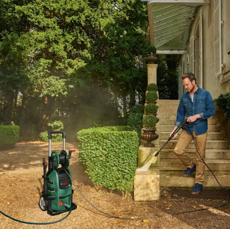 Високопродуктивна мийка під високим тиском Bosch Advanced Aquatak 160, 2600 Вт, 160 бар, 570 л/год, з 8-метровим шлангом, вага 23