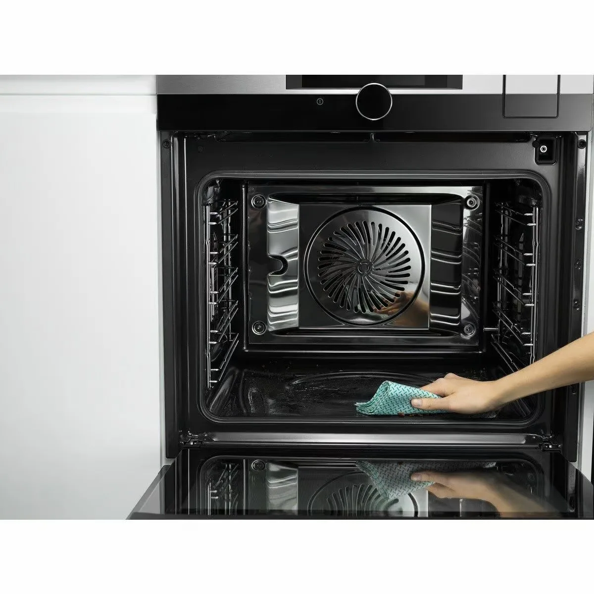 Спрей Electrolux для чищення духовок і мікрохвильовок, 300 мл.