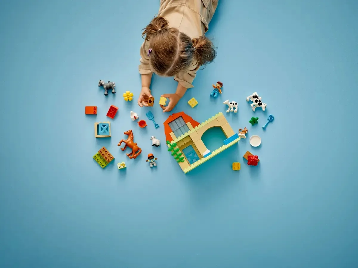 Конструктор LEGO DUPLO Уход за животными на ферме пластик 8 фигурок для детей от 2 лет