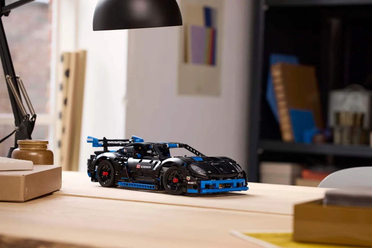 Конструктор LEGO Technic 42176 Автомобіль для перегонів матеріал пластик різнокольоровий