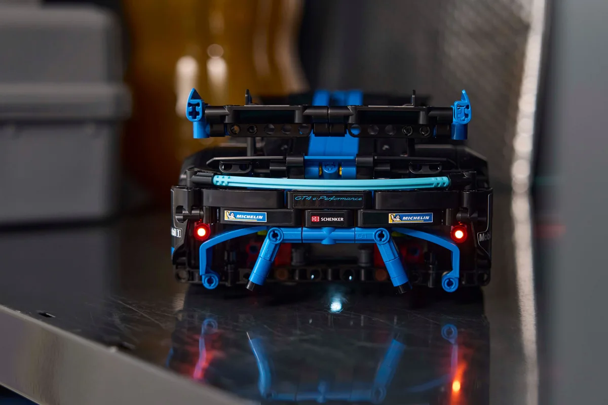 Конструктор LEGO Technic 42176 Автомобіль для перегонів матеріал пластик різнокольоровий