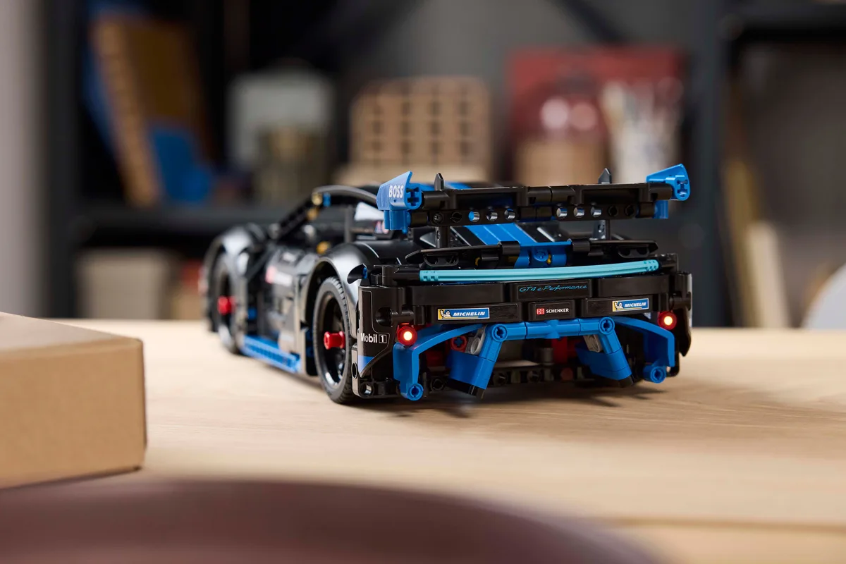 Конструктор LEGO Technic 42176 Автомобіль для перегонів матеріал пластик різнокольоровий