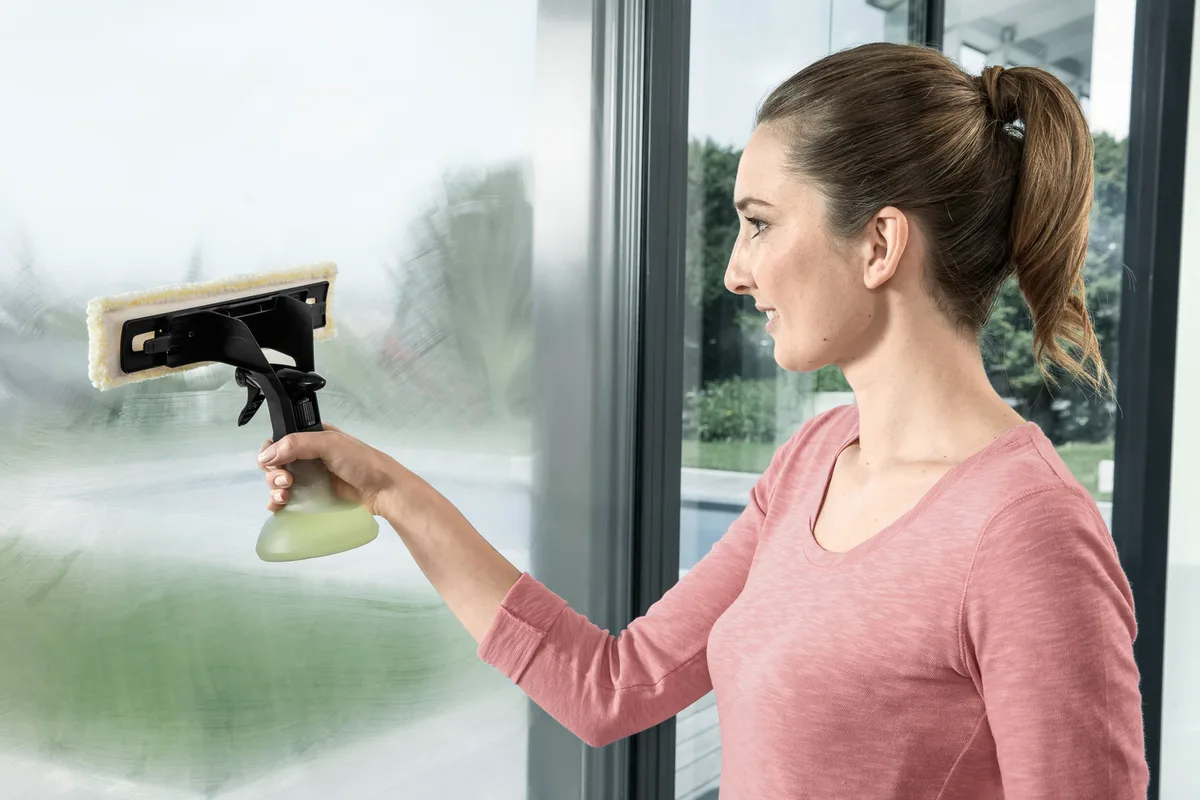 Микроволоконные салфетки Karcher для оконных пылесосов WV и WVP предназначены для внутреннего использования в упаковке 2 шт.