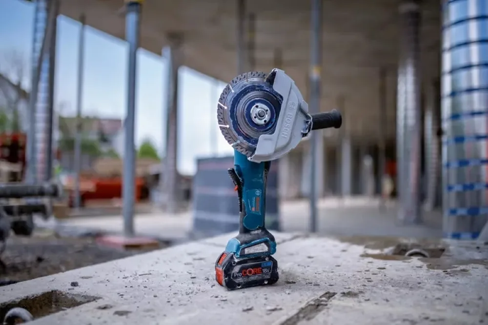 Аккумуляторная угловая шлифмашина Bosch Professional GWS 182P, 125 мм, 18 В, 2800-9000 об/мин, 1,7 кг, без аккумулятора и зарядного устройства