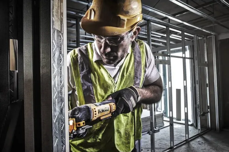 Универсальный электрический инструмент DeWalt 300Вт 0-22000 об/мин 15кг