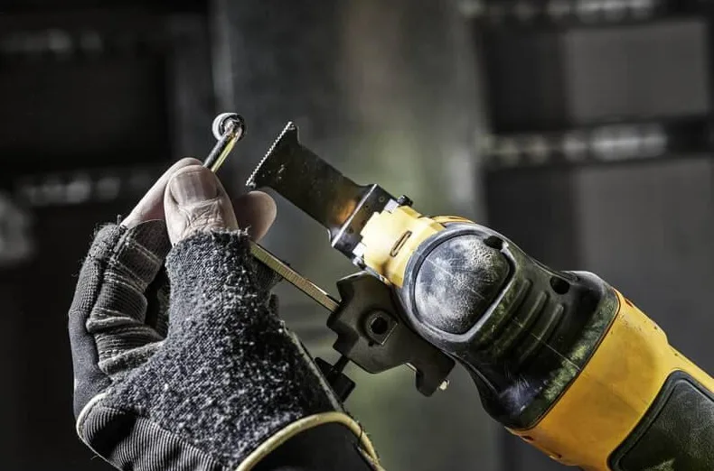 Универсальный электрический инструмент DeWalt 300Вт 0-22000 об/мин 15кг