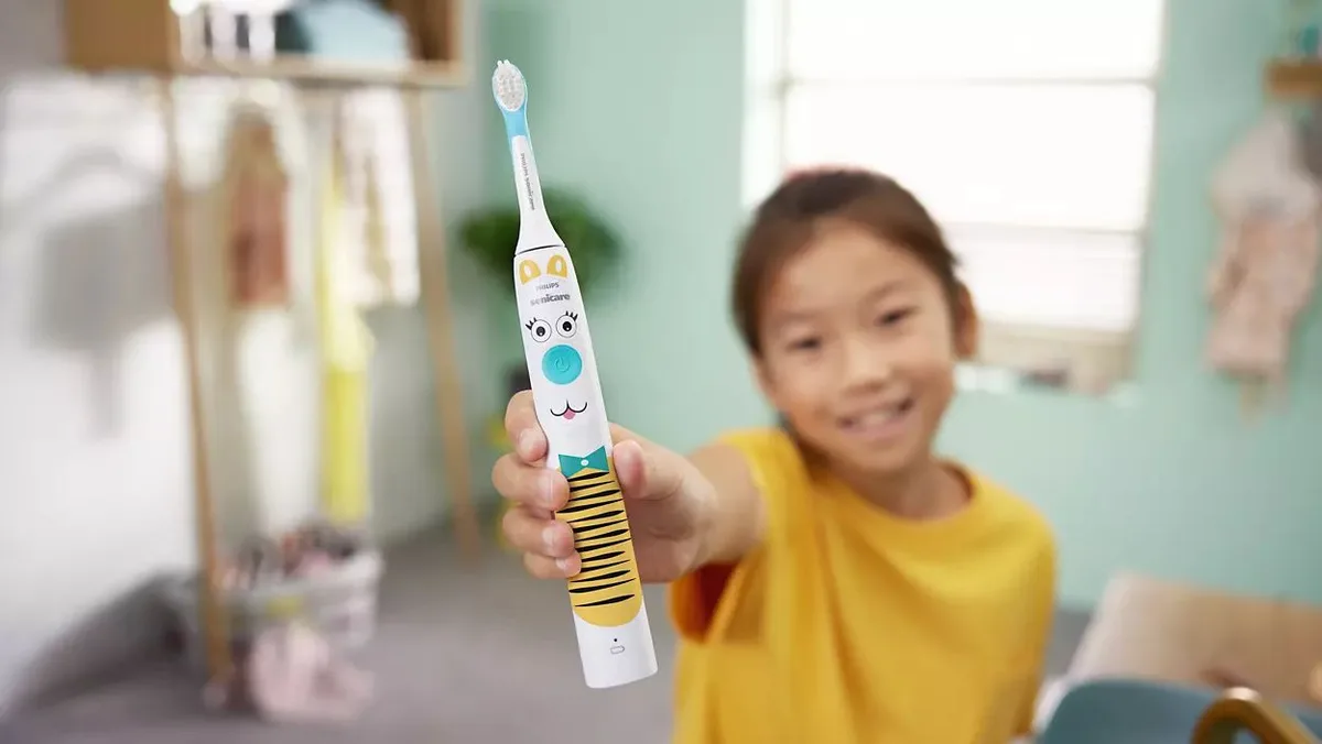 Електрична зубна щітка Philips Sonicare для дітей, 1 насадка, 2 набори наклейок, біла.