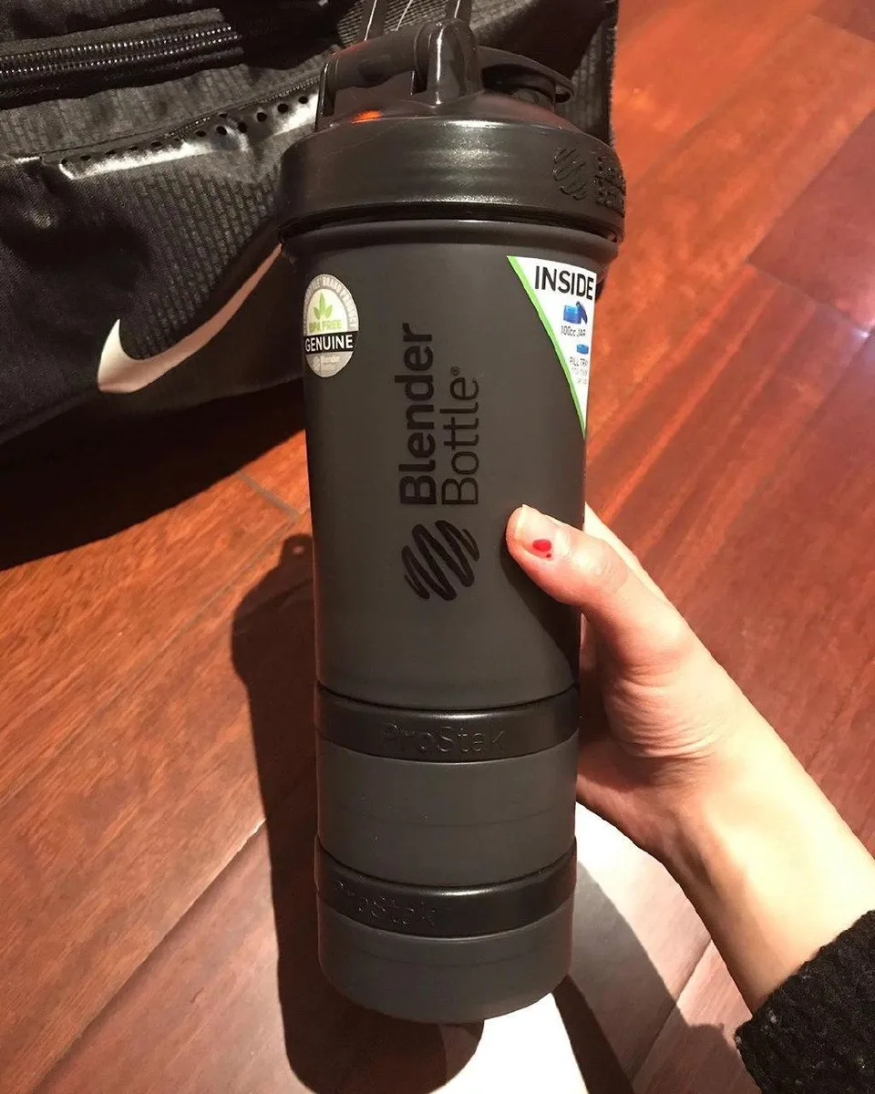 Шейкер BlenderBottle Tritan 650ml Чорний з 2 контейнерами