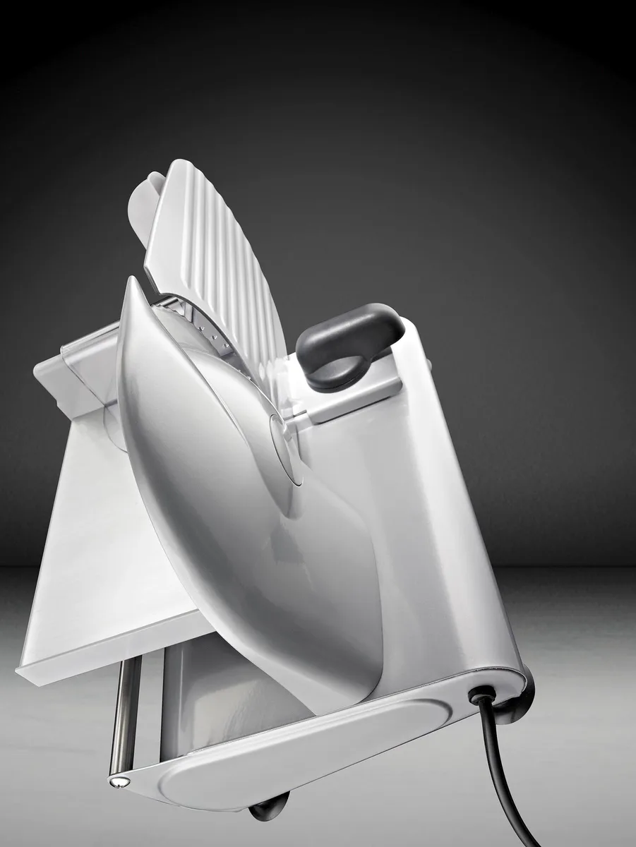 Скиборіз Gorenje, 180 Вт, нержавіючий сталевий ніж, діаметр леза - 190 мм, корпус - метал/пластик, сірий.
