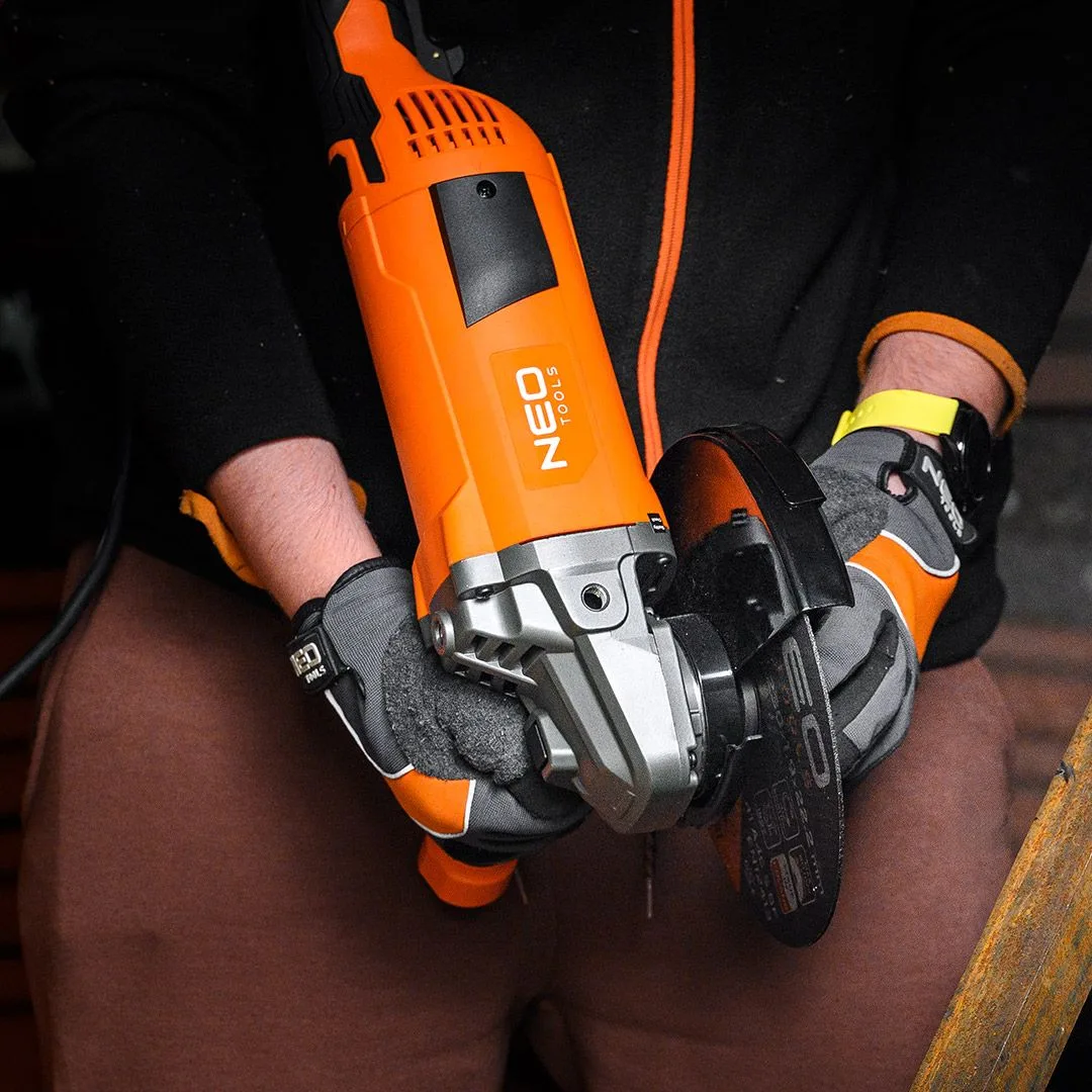 Кутова шліфувальна машина Neo Tools 230 мм, 3000 Вт, 6600 об/хв, 5.6 кг.
