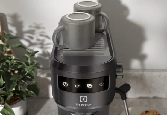 Кавоварка еспресо Electrolux 1450 Вт чорна