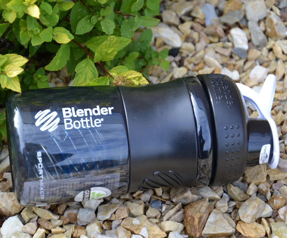 Шейкер спортивний BlenderBottle Tritan 590 мл Чорний/Білий