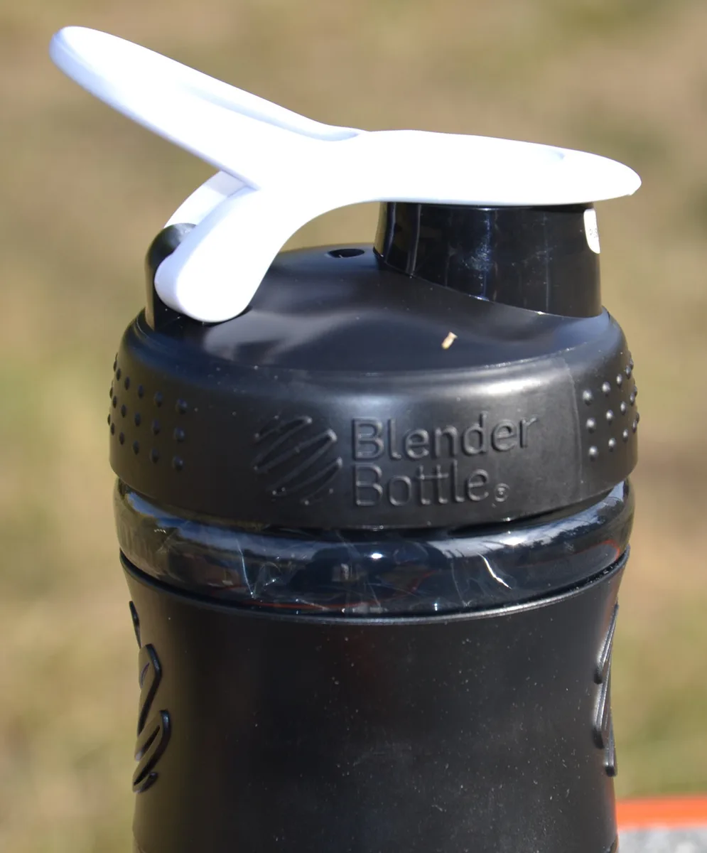 Шейкер спортивний BlenderBottle Tritan 590 мл Чорний/Білий